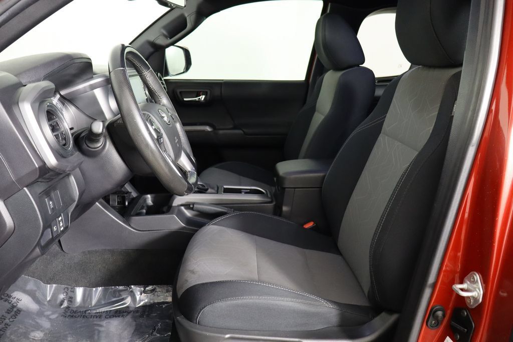 Used 2022 Toyota Tacoma TRD Sport w/ Technology Package RWD image 7