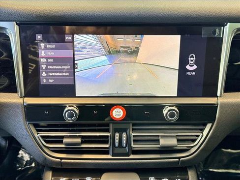 Used 2026 Porsche Macan AWD/4WD image 17