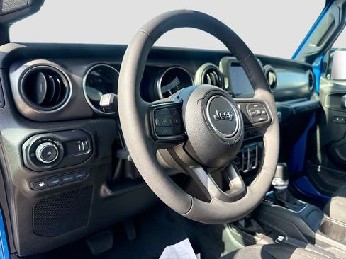 Used 2023 Jeep Wrangler Unlimited w/ Cold Weather Group AWD/4WD image 11