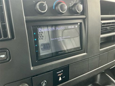 Used 2014 GMC Savana 3500 image 25