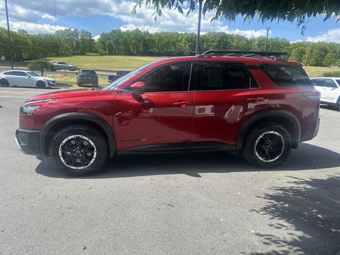 Used 2024 Nissan Pathfinder Rock Creek AWD/4WD image 8