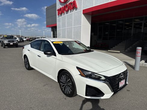 Used 2025 Nissan Altima 2.5 SV FWD image 1