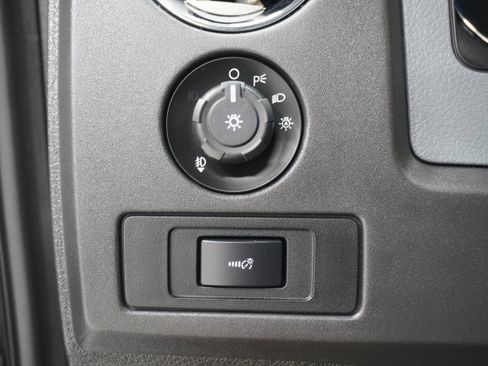 Used 2013 Ford F150 XLT w/ XLT Chrome Pkg image 19