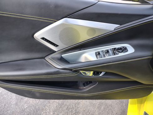 Used 2021 Chevrolet Corvette Stingray Premium Conv w/ Z51 Performance Package image 9