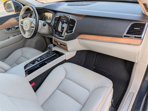 Used 2022 Volvo XC90 T6 Momentum w/ Advanced Package image 29