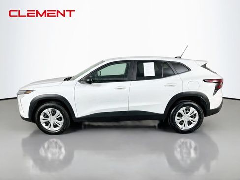 Used 2024 Chevrolet Trax LS FWD image 4