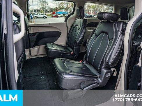 Used 2024 Chrysler Pacifica Touring-L image 22