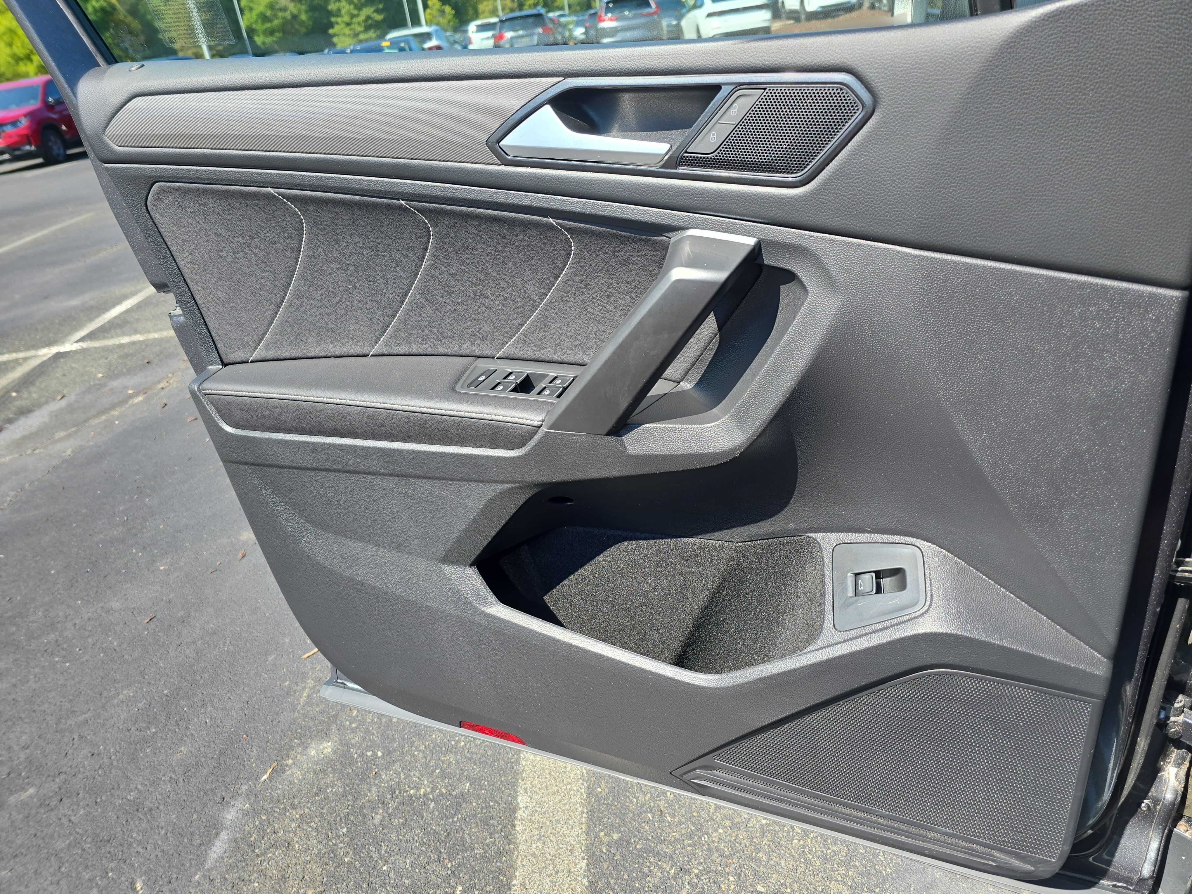 Certified 2024 Volkswagen Tiguan SE FWD image 28