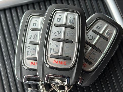 Used 2020 Chrysler Pacifica Touring-L Plus image 37