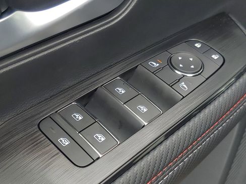 New 2025 Nissan Kicks SR image 11