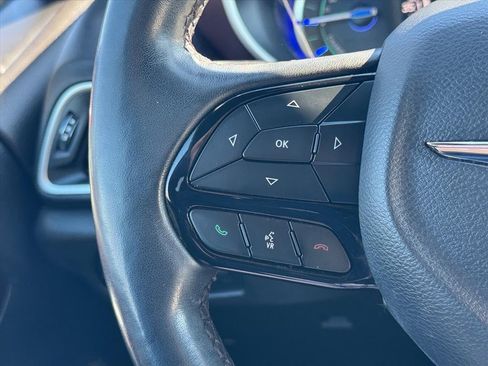 Used 2020 Chrysler Pacifica Touring-L image 17