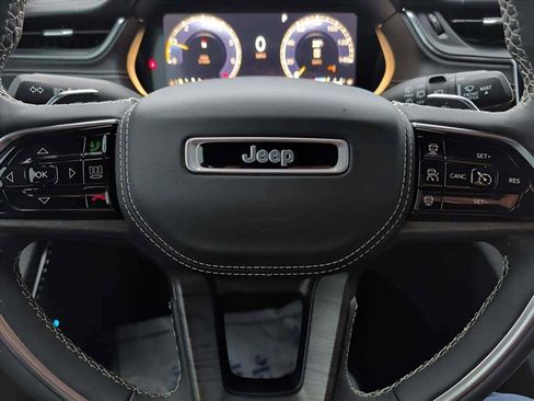 Used 2023 Jeep Grand Cherokee Overland w/ Luxury Tech Group IV image 10