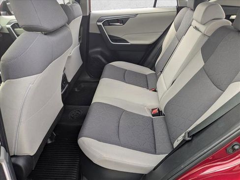 Used 2022 Toyota RAV4 XLE image 19