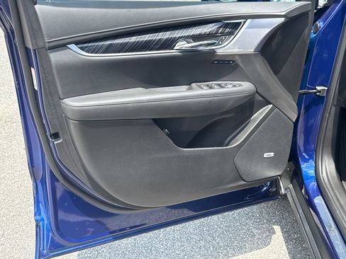 Certified 2025 Cadillac XT6 Premium Luxury FWD image 10