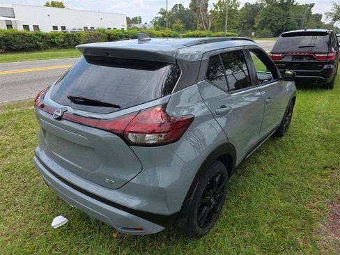 Used 2022 Nissan Kicks SR w/ Premium Package FWD image 4