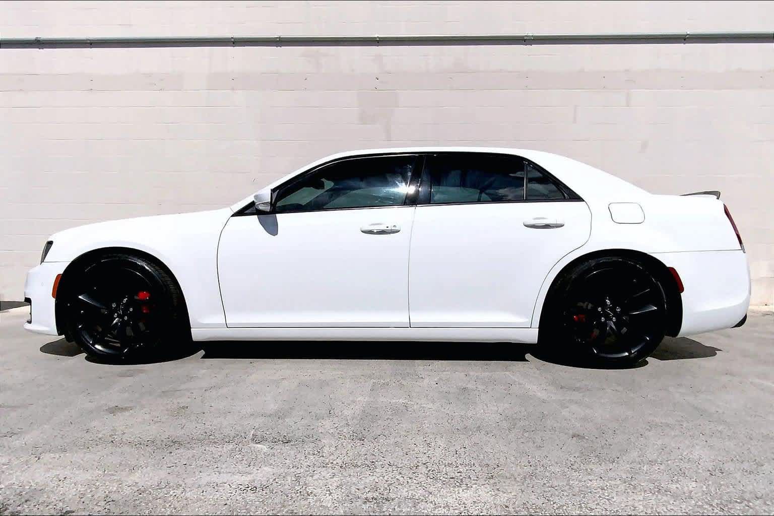 Used 2023 Chrysler 300 C RWD image 3