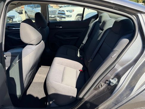 Used 2022 Nissan Altima 2.5 SV FWD image 12