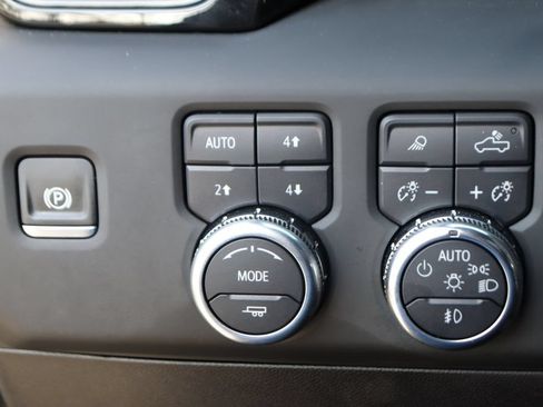 Used 2024 GMC Sierra 1500 AT4 w/ Technology Package AWD/4WD image 21