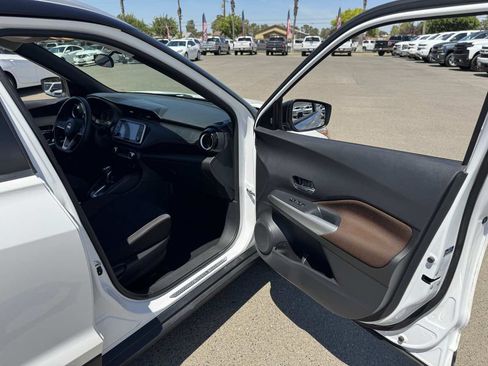 Used 2019 Nissan Kicks SR FWD image 16