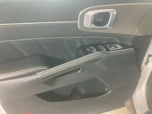 Used 2022 Kia Sorento SX image 11