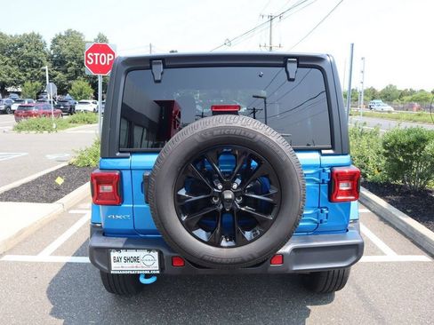 Used 2023 Jeep Wrangler Unlimited Sahara w/ Cold Weather Group AWD/4WD image 7