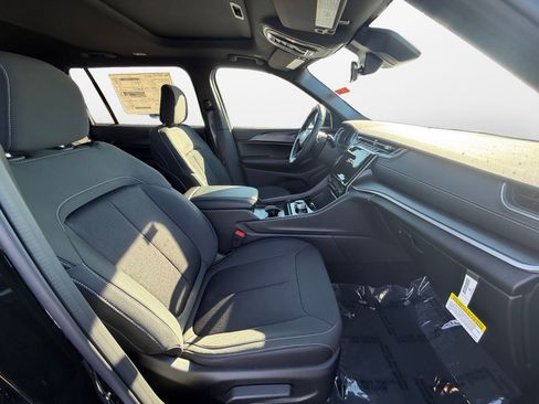 New 2025 Jeep Grand Cherokee L Laredo w/ Luxury Tech Group I AWD/4WD image 15