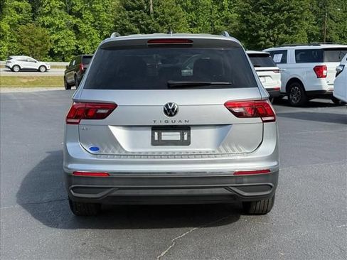 Used 2023 Volkswagen Tiguan SE FWD image 5