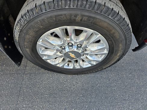 Used 2021 Chevrolet Silverado 2500 High Country w/ Z71 Off-Road Package image 9