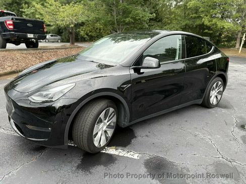Used 2023 Tesla Model Y 2WD image 2