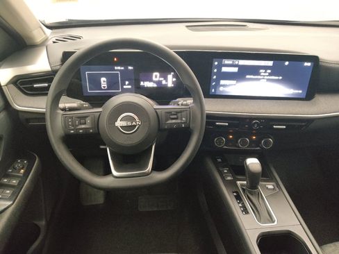 Used 2025 Nissan Kicks SV FWD image 22