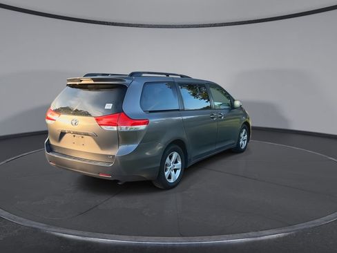 Used 2014 Toyota Sienna LE FWD image 8