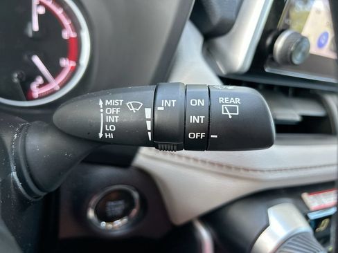 Used 2025 Toyota RAV4 XLE FWD image 19