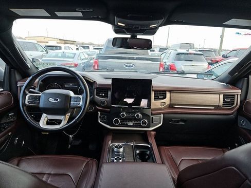 Used 2023 Ford Expedition Max Limited image 6