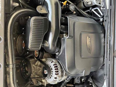 Used 2011 Cadillac Escalade ESV Platinum image 33