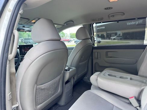 Used 2016 Kia Sedona LX w/ LX Convenience Package image 19