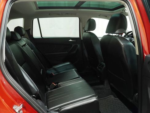 Certified 2024 Volkswagen Tiguan SE w/ Panoramic Sunroof Package AWD/4WD image 14