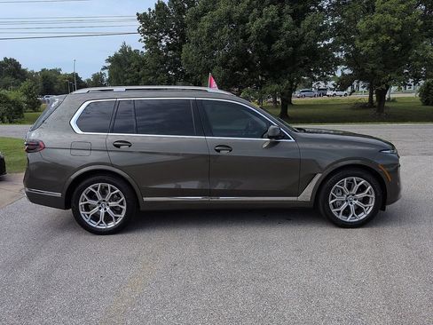 Used 2023 BMW X7 xDrive40i w/ Premium Package AWD/4WD image 2