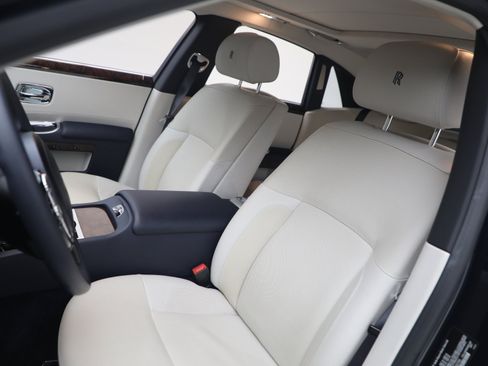 Certified 2014 Rolls-Royce Ghost RWD image 18
