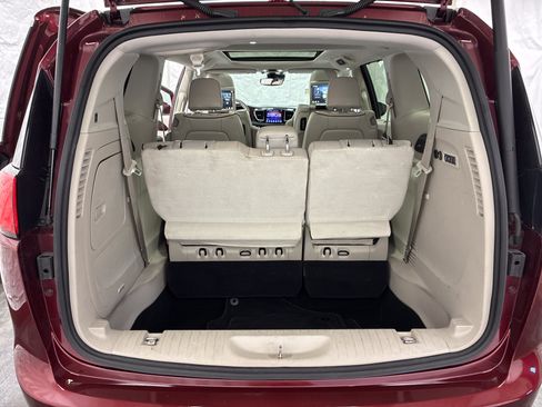 Used 2017 Chrysler Pacifica Limited FWD image 11