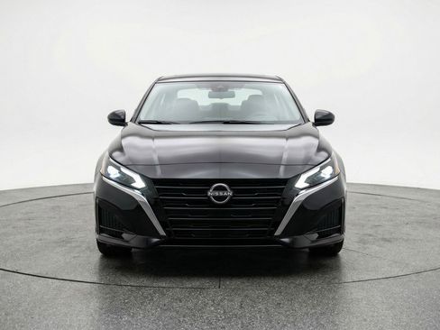 Used 2025 Nissan Altima 2.5 SV image 2