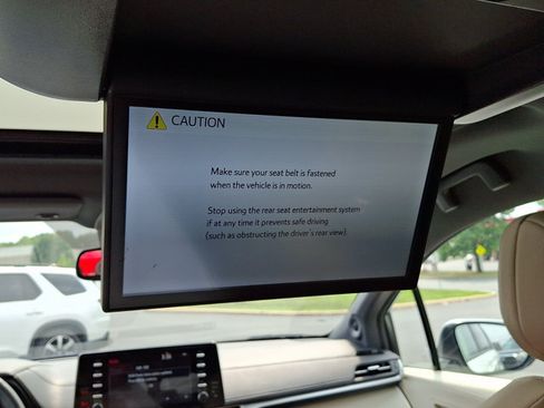 Used 2023 Toyota Sienna Limited AWD/4WD image 13