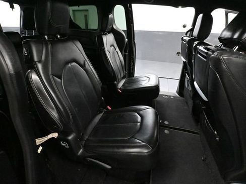 Used 2019 Chrysler Pacifica Touring-L Plus w/ Advanced Safetytec Group FWD image 52