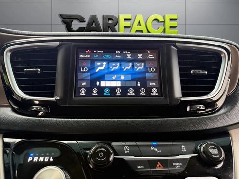Used 2019 Chrysler Pacifica Touring-L FWD image 34