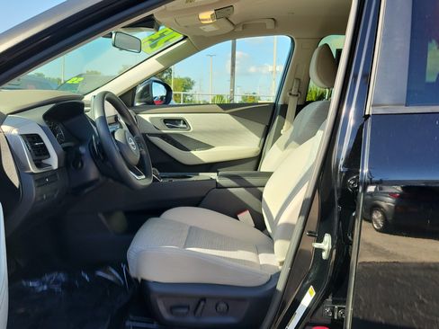Certified 2023 Nissan Rogue SV FWD image 18