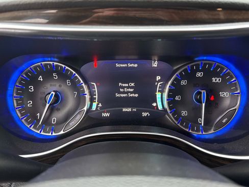 Used 2022 Chrysler Pacifica Limited image 30