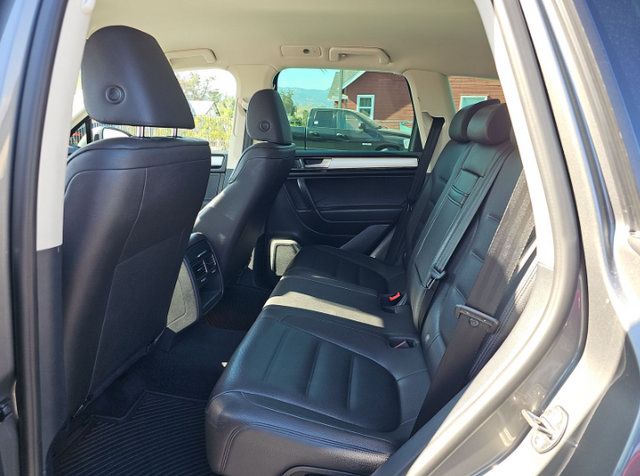 Used 2016 Volkswagen Touareg Sport AWD/4WD image 7