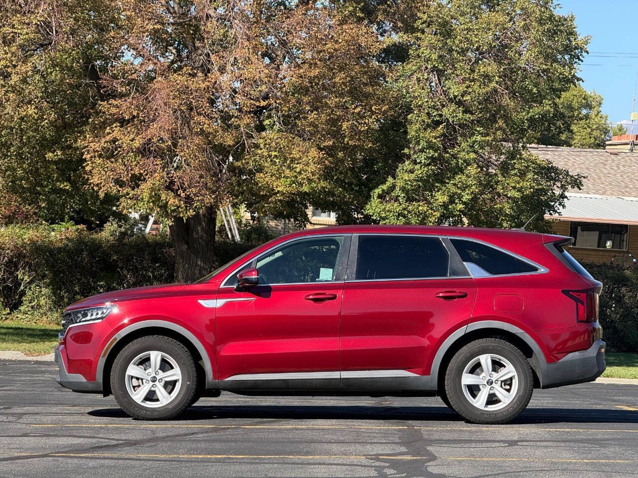 Used 2021 Kia Sorento LX FWD image 2