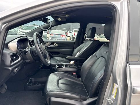 Used 2020 Chrysler Pacifica Touring-L w/ Advanced Safetytec Group AWD/4WD image 19