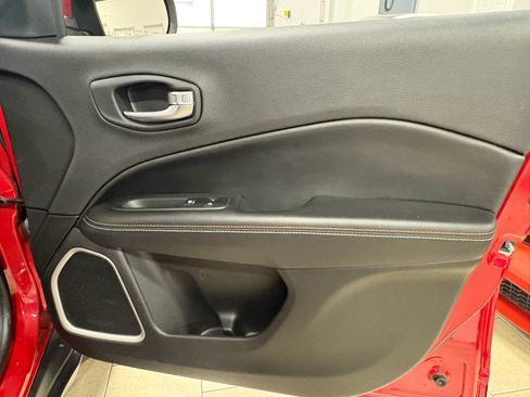 Used 2018 Jeep Compass Latitude w/ Popular Equipment Group image 31