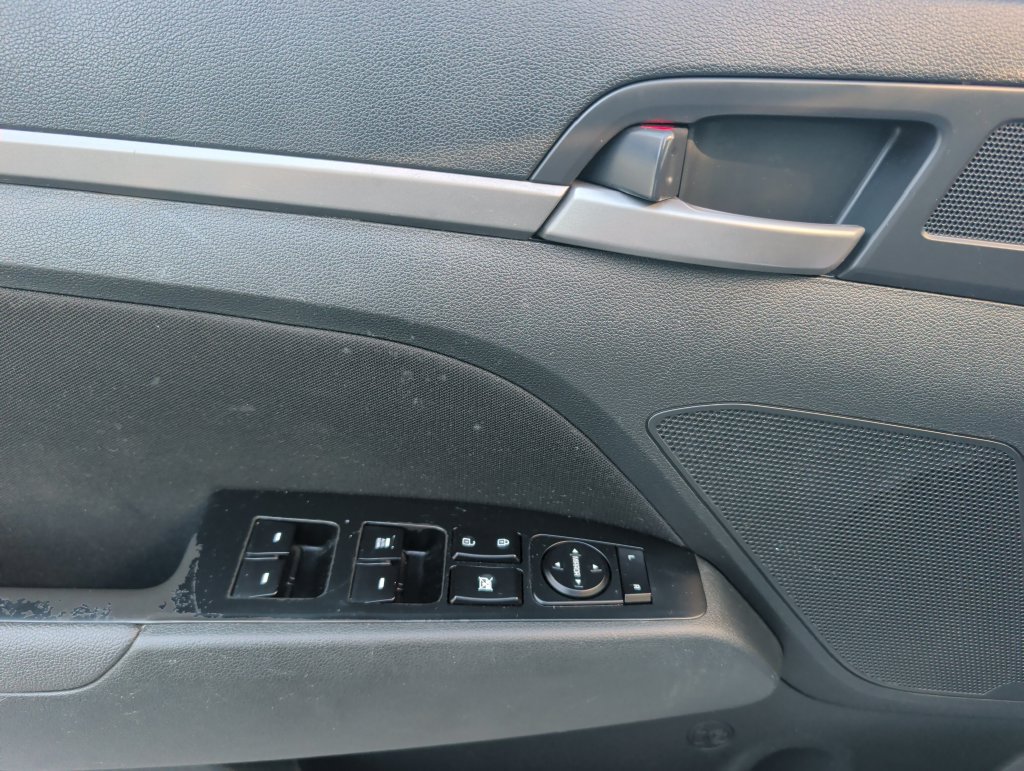 Used 2018 Hyundai Elantra SEL w/ Cargo Package FWD image 10